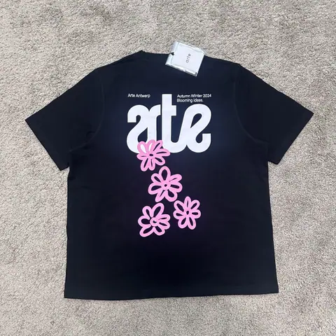Arte Flowers Back Black on BoonBuy