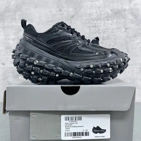 Balenciaga Defenders, photo 2