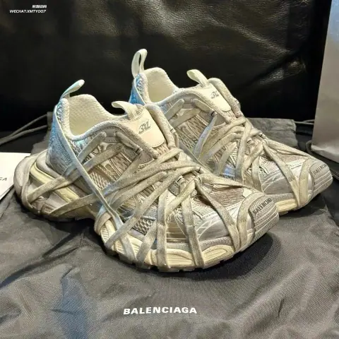 BC Sneaker V2 on BoonBuy