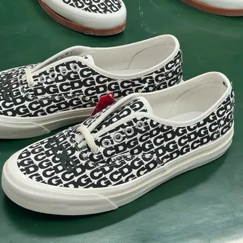 CDG Sneakers 3 Colorways on BoonBuy