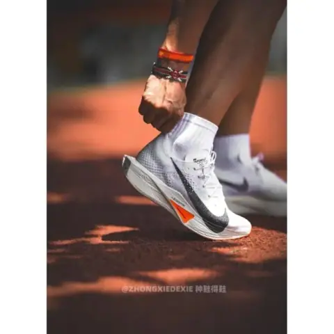 Running Shoes N on BoonBuy