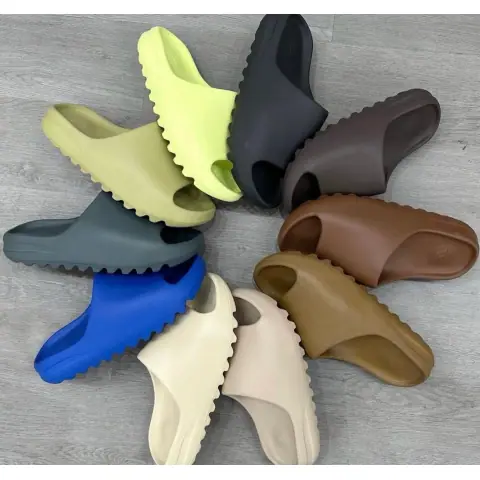 Yeezy Slides, photo 2