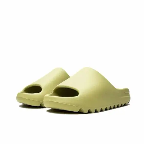 Yeezy Yeezy Slippers When Dragged in One Line Feel Like Stepping on Poop 12 on BoonBuy